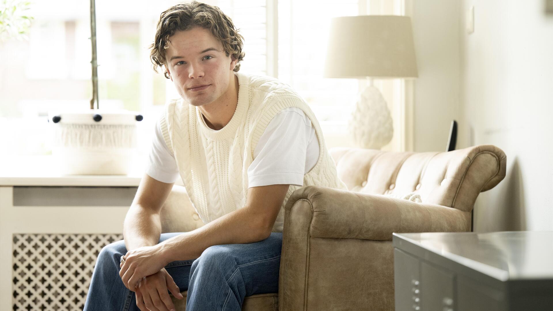 hockeytalent-jan-van-t-land-17-wordt-volwassener-bij-hoofdklasser